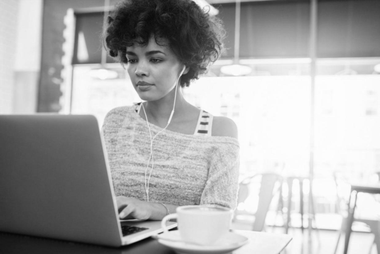 Ambiente di lavoro dedicato alla scrittura di contenuti